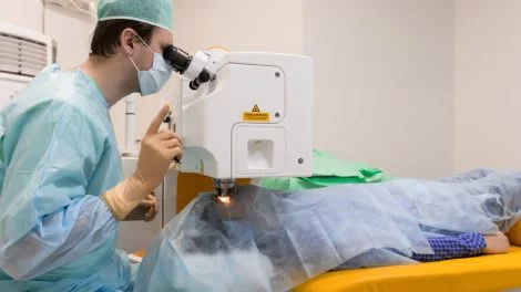 Laserkorrektur bei Fehlsichtigkeit - Vorteile und Risiken