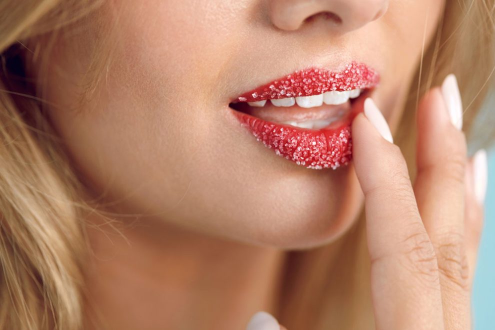 Peeling gegen spröde Lippen selber machen – So einfach und günstig kann Lippenpflege sein