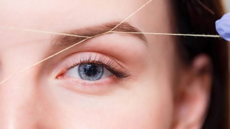 Threading Damenbart Faden