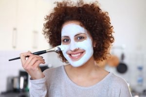 Gesichtsmaske für fettige Haut selber machen