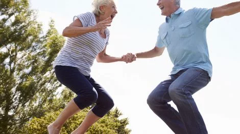 Warum Trampolinspringen für Senioren gut ist