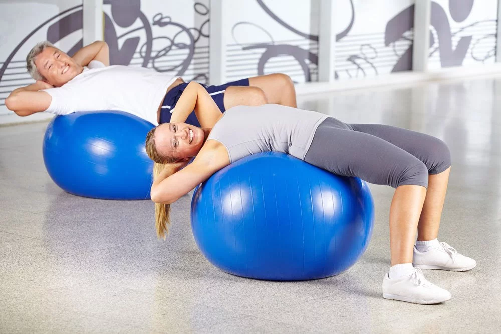 Bauchmuskeltraining mit Gymnastikball