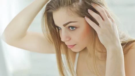 Graue Haare in jungen Jahren